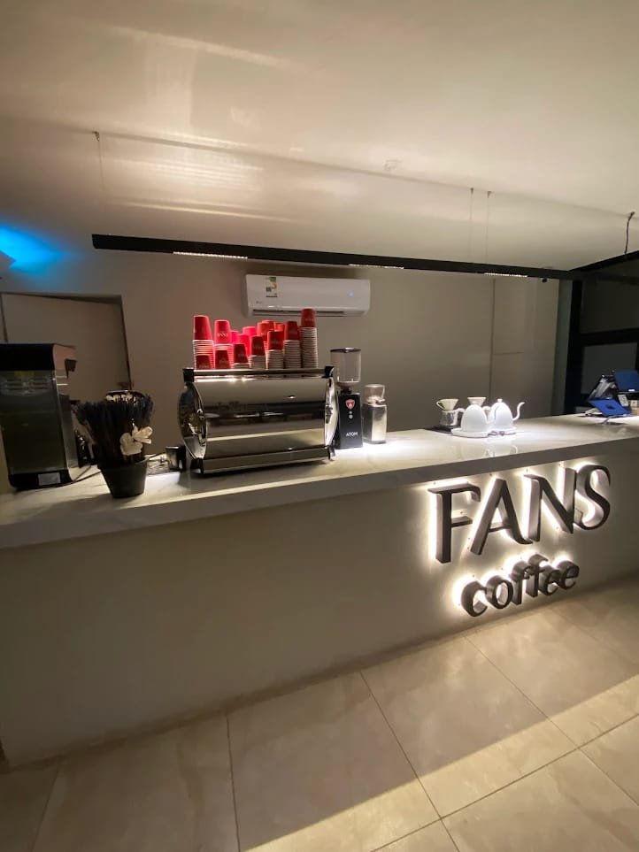 Fans Cafe D12