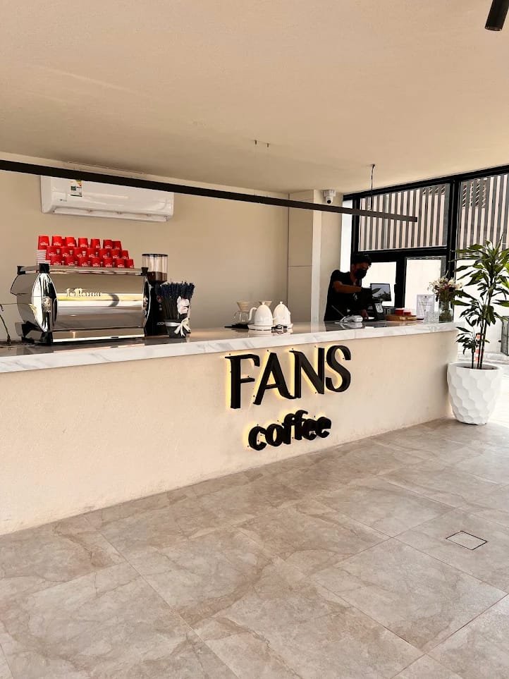 Fans Cafe D4