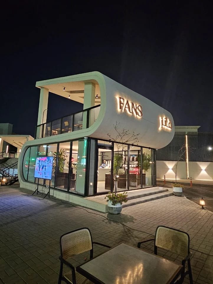 Fans Cafe D9